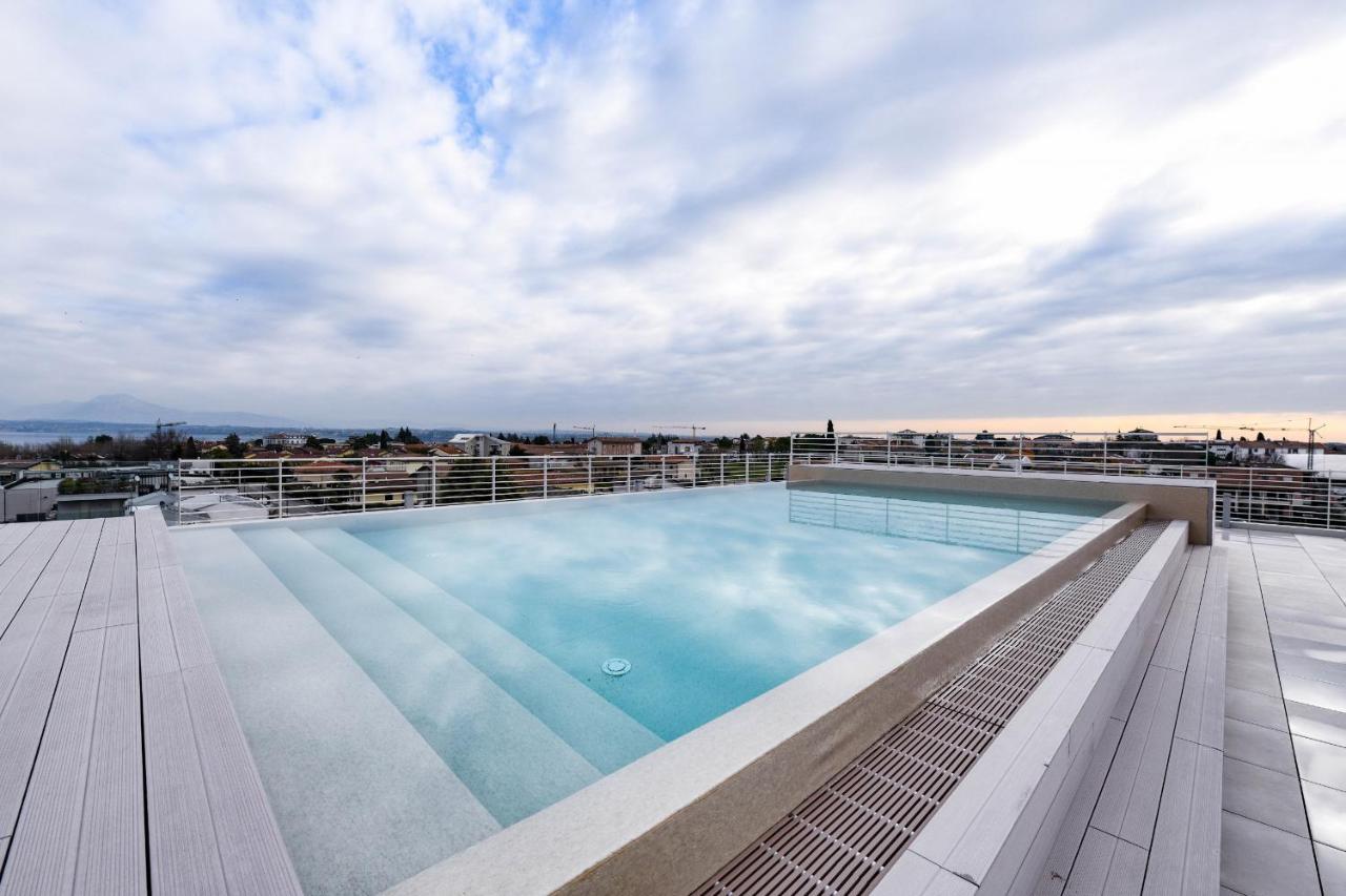 Opalia Residence - Garda Lake Lifestyle Apartment Peschiera del Garda Exterior photo