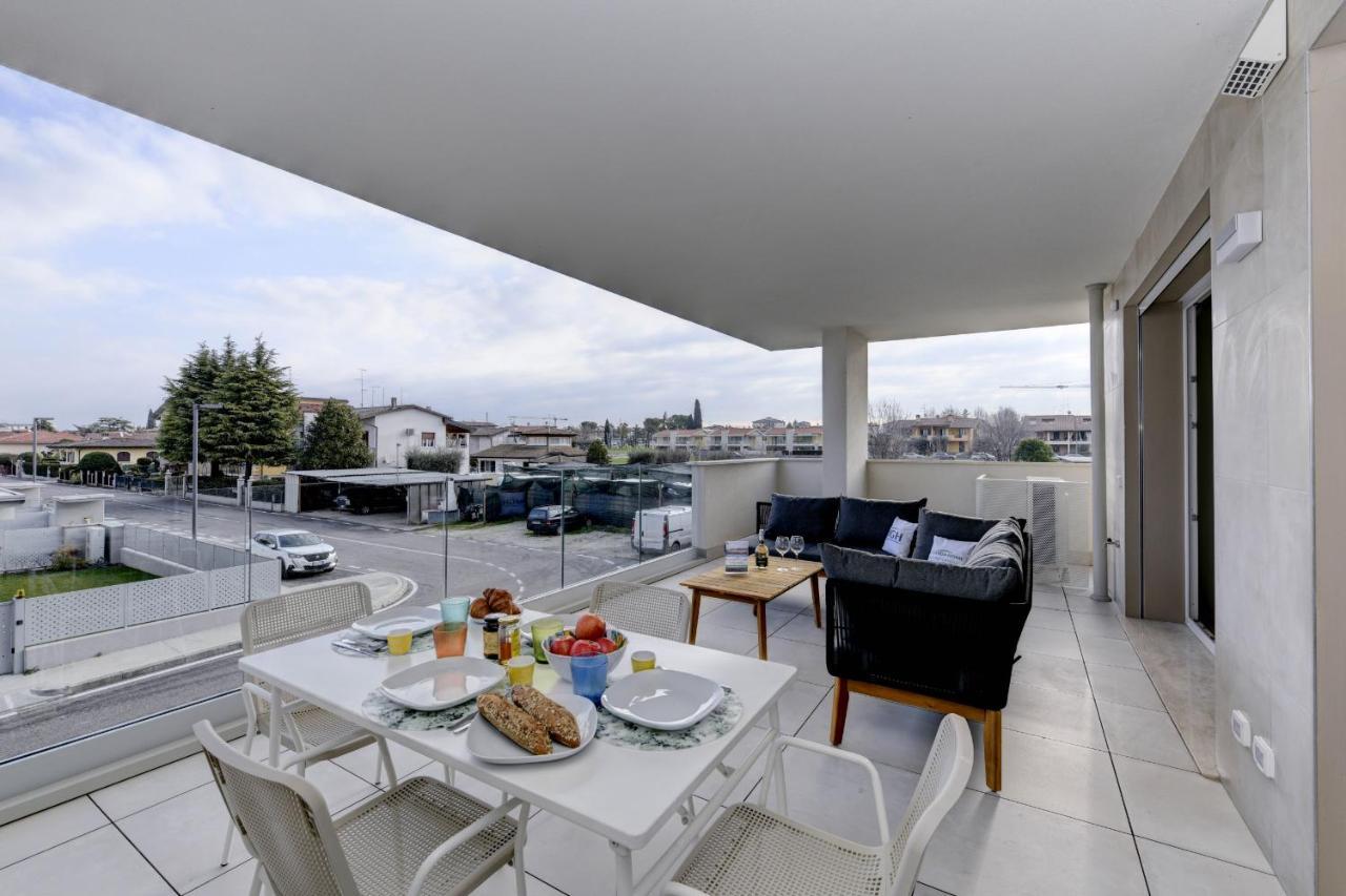 Opalia Residence - Garda Lake Lifestyle Apartment Peschiera del Garda Exterior photo